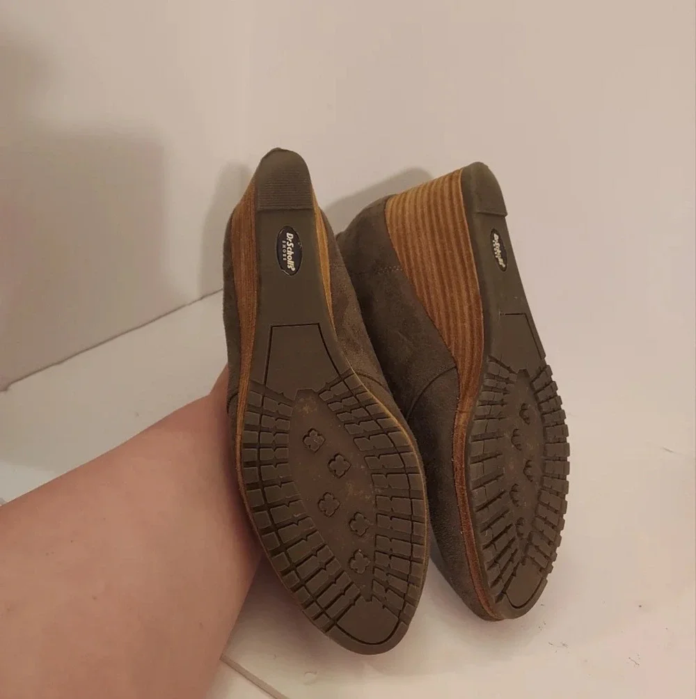 Dr. Scholl's Shoes Olive Green Microfiber Conquer Ankle Booties in Size 7.5M